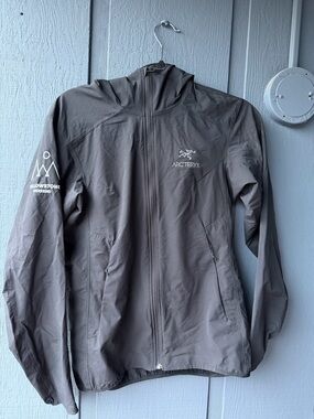 Arc'teryx Women’s Hooded Light Shell Jacket